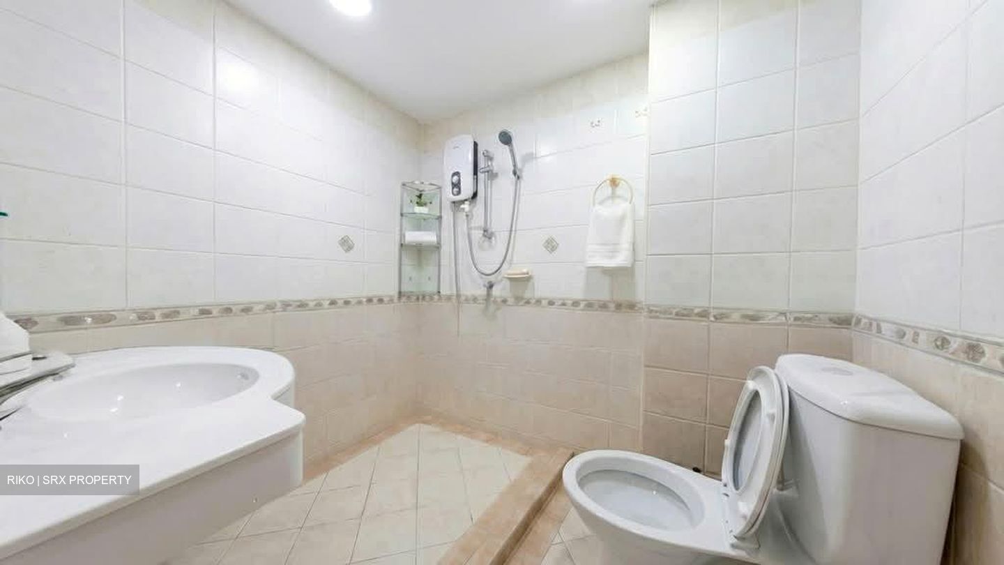 Ivory Heights (D22), Condominium #558300681